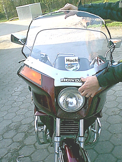 zum Vergrern klicken   HONDA GL500 Verkleidungsscheibe